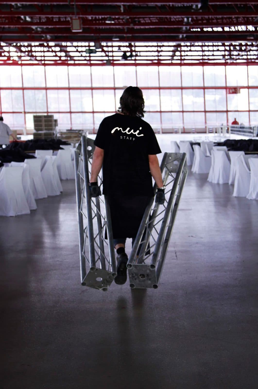 Camiseta «MUI Staff» en un montaje